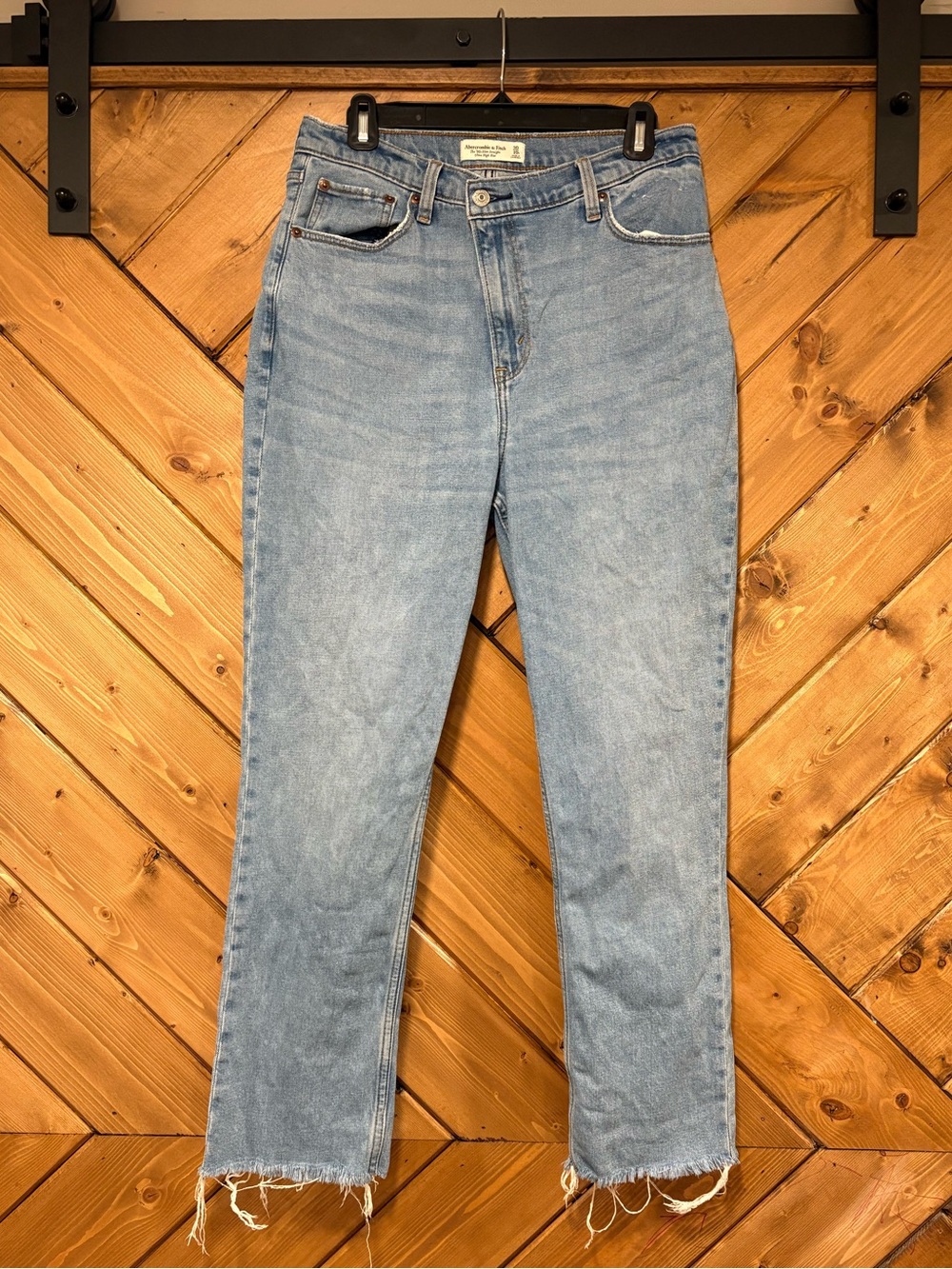 Abercrombie & Fitch 90’s Slim Straight Ultra High Rise Raw Hem 30 | 10